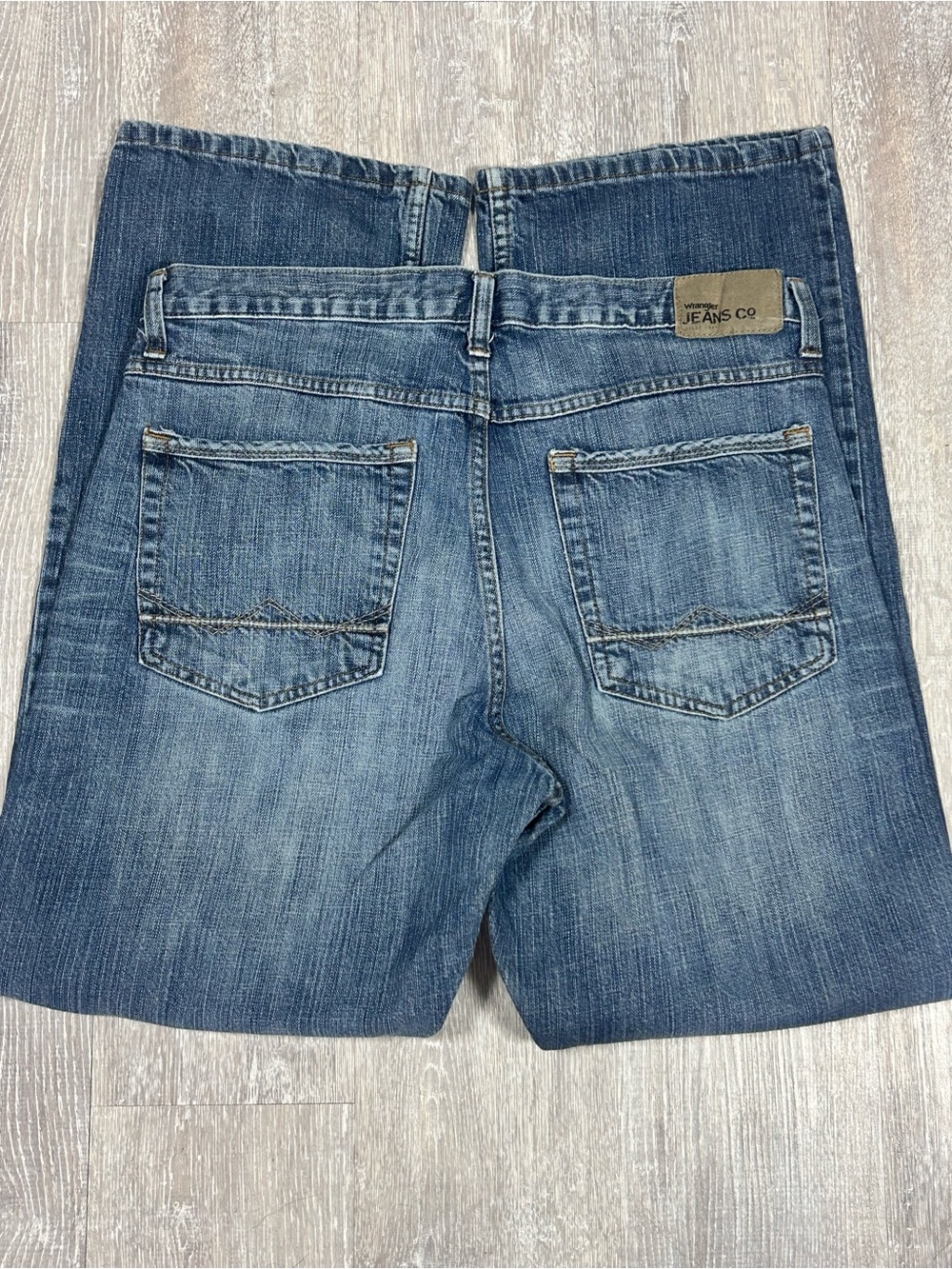 Wrangler Mens 32x30 Relaxed Bootcut Jeans Faded Western Cowboy Denim Medium Wash
